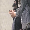 Dla wielu rodziców takie odkrycie może być szokiem. Zawsze też pojawia się pytanie – dlaczego dziecko zaczęło palić? I co rodzic może w tej sytuacji zrobić?