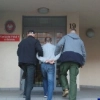 Policjanci z Giżycka namierzyli mężczyznę poszukiwanego przez gdański sąd. Znaleźli go w tapczanie.